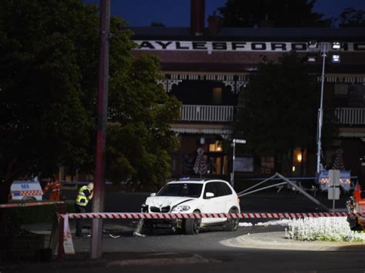 Daylesfords Royal Hotel beer garden car crash kills five ·