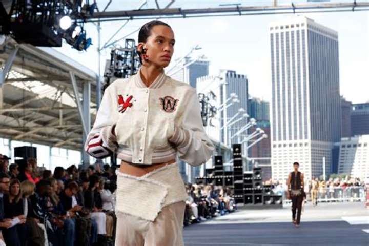 Did Catherine and Gabriella walk the New York Fashion Week? sMothered stars seem nervous as th ·