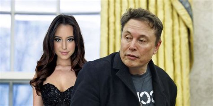 Dramatic Age Gap: Elon Musk And Grimes's Love Story