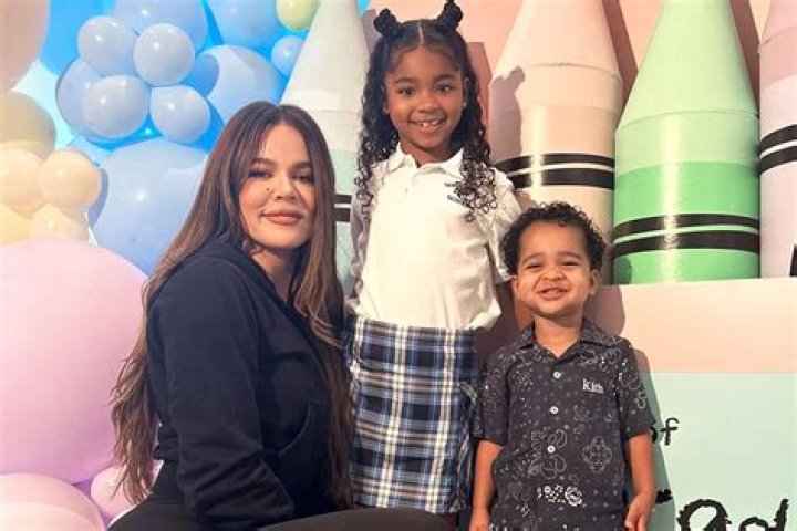 Dream Kardashians Latest Video With Khloe Has Fans In Awe The Baby Girl Already Loves Makeup ·