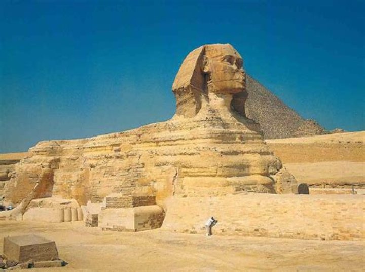 Facial feature that the Sphinx in Egypt lacks ·