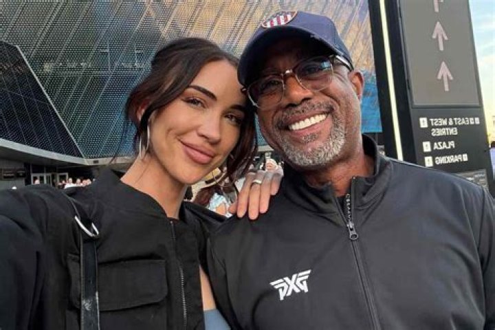 How Tall Is Darius Rucker? [Exact Height Revealed]