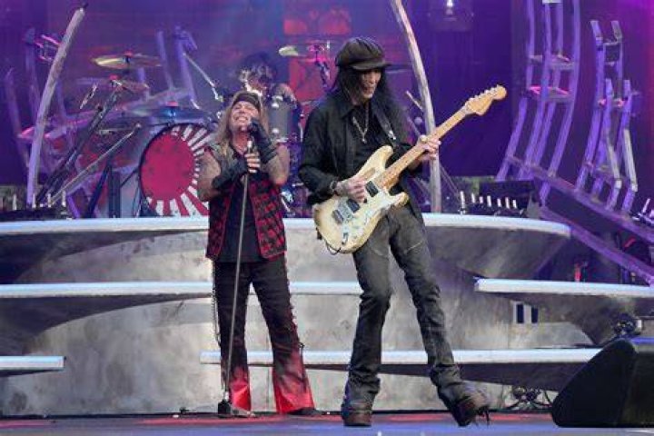 How Tall Is Mick Mars?