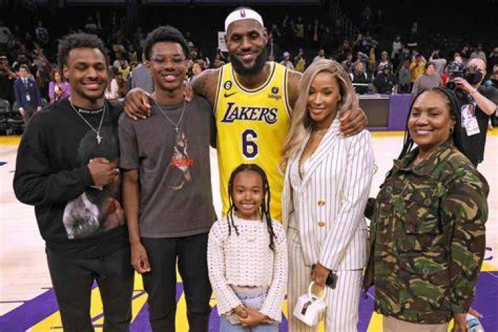 Images Of Lebron James Mom