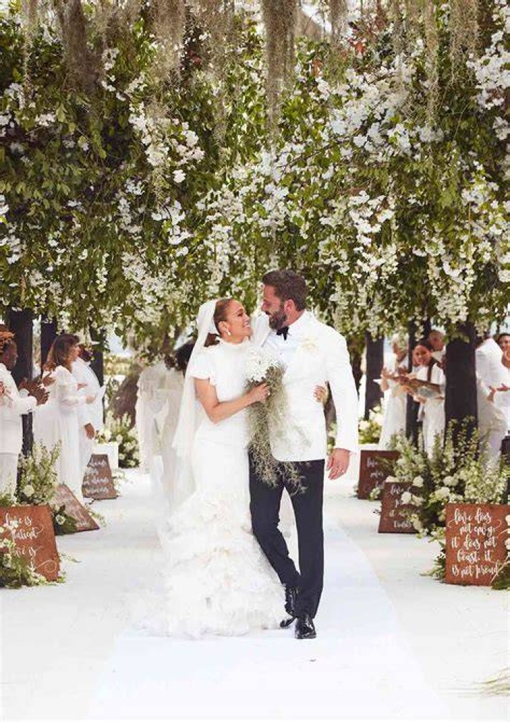 Jennifer Garner Stuns In Elegant Wedding Dress