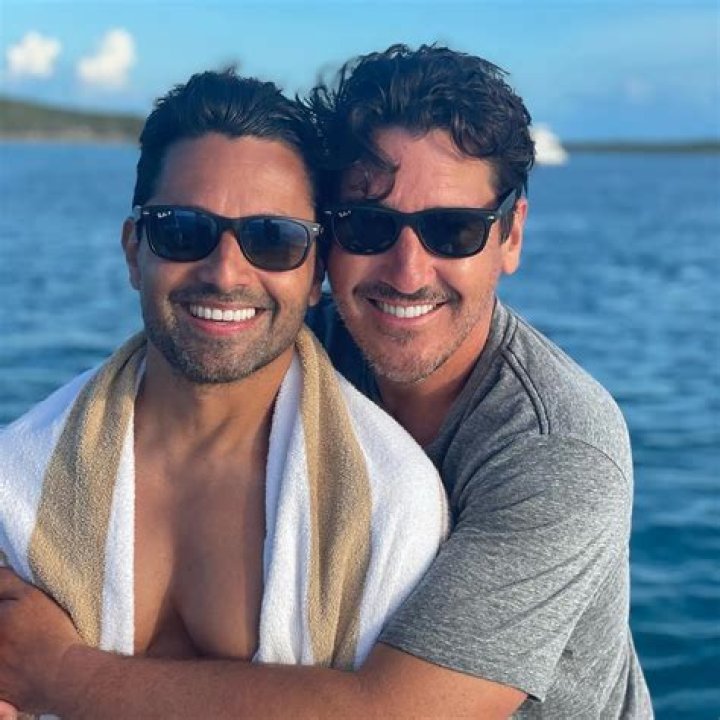 Jonathan Knight's Husband: Unveiling The Love Story