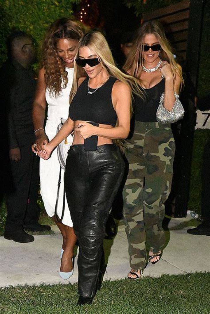 Khloe Kardashian, Kim Kardashian, and Serena Williams continue their night of fun as they p ·
