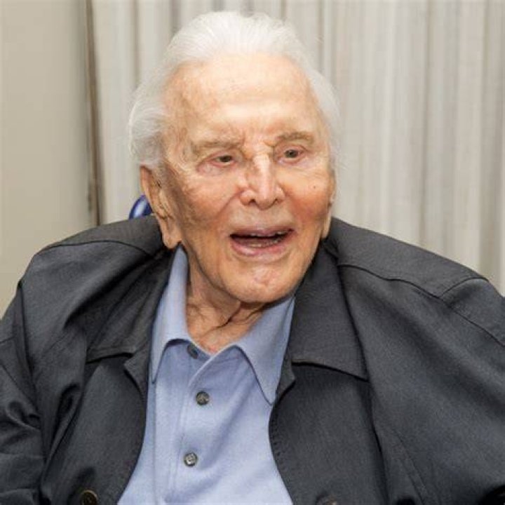 Kirk Douglas left the bulk of his estate to charity, not to his widow or sons ·