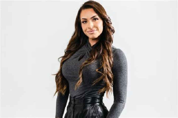Leila Hormozi Trans