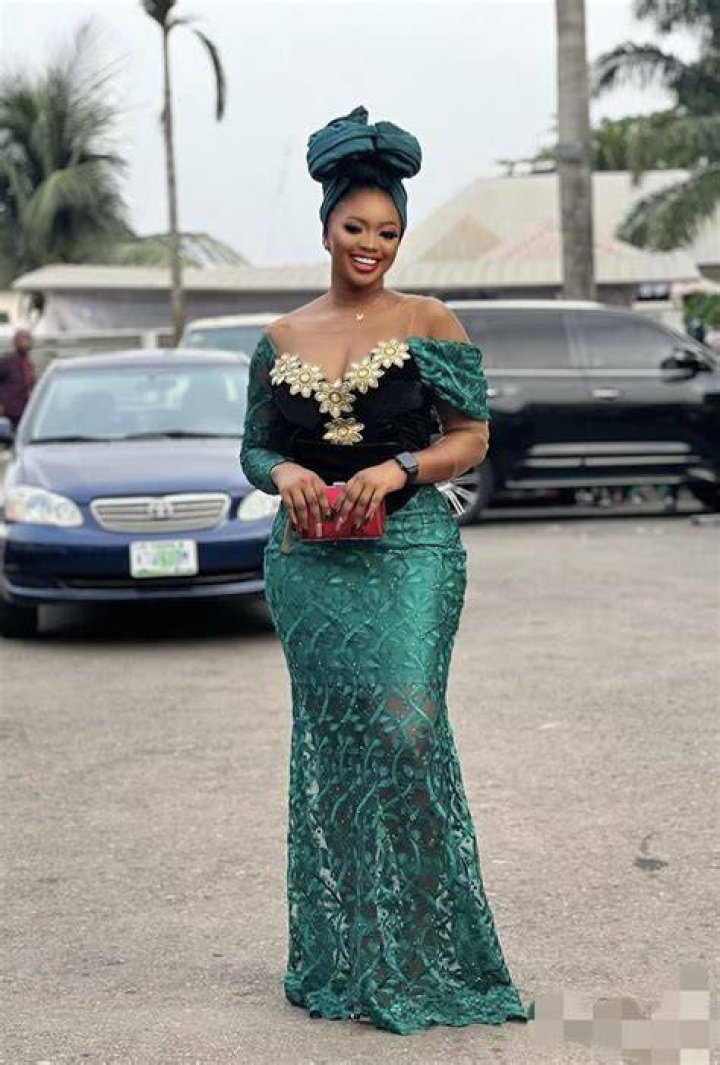 Ravishing Lace Asoebi Styles For Enchanting Occasions