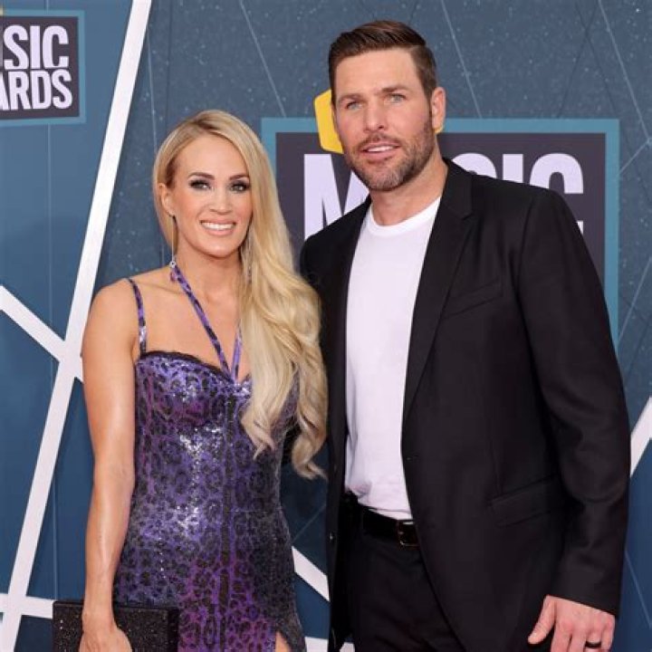Relationship Details About Mike Fisher And American Idol 4 Winner Carrie Underwood