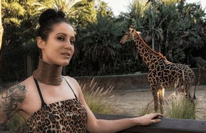 Remembering Patricia Bazn, The "Giraffe Woman"