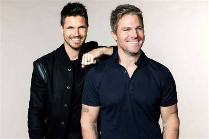 Robbie Amell And Stephen Amell: A Brotherly Bond In Hollywood