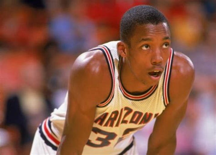 Sean Elliott (Basketball Player) - Age, Birthday, Bio, Facts, Family, Net Worth, Height & More ·