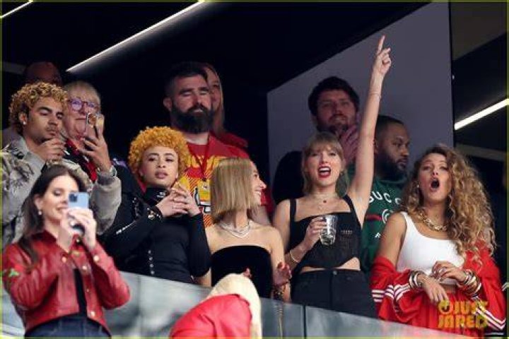 Taylor Swift's Suite Inside The Spotlight