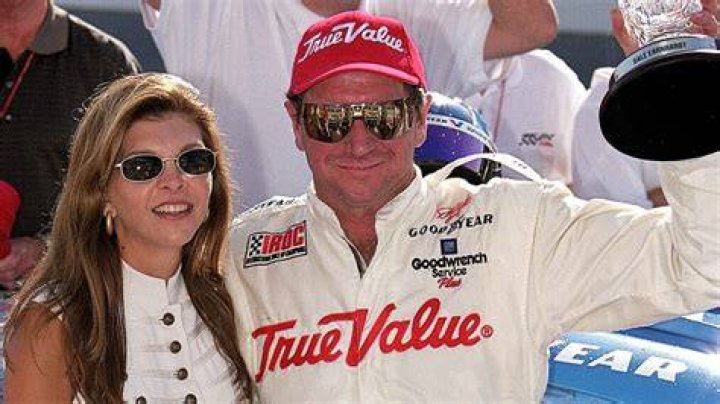 The Colossal Stature Of Racing Legend Dale Earnhardt: Uncovering His Height