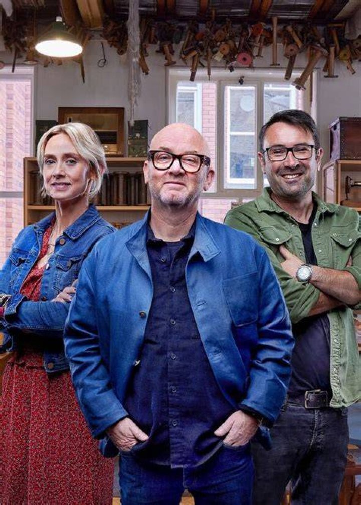 The Expert In Antiques And Restoration
