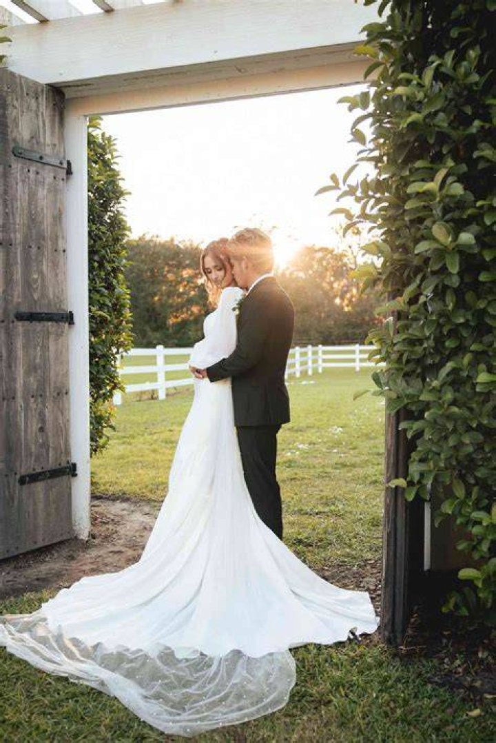Ultimate Guide To Jackson And Emerson Bates' Unforgettable Wedding