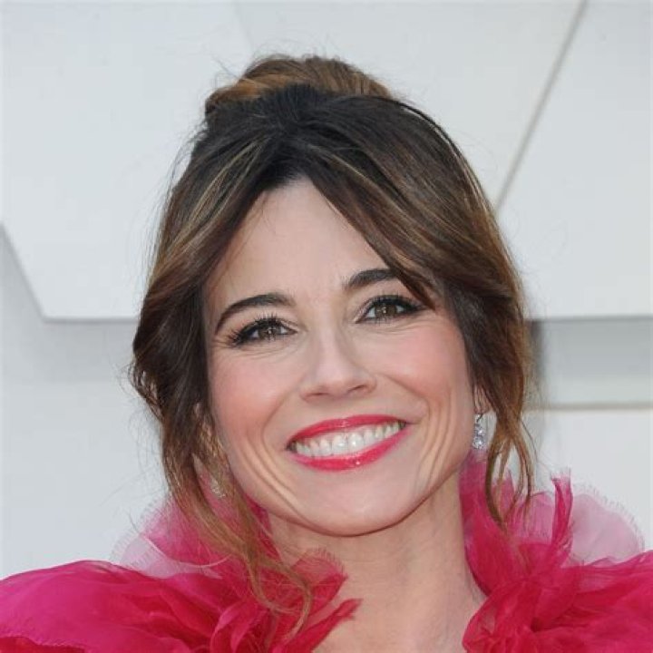 Uncovering Linda Cardellini's Enduring Relationship Journey: A Promise Of Insights