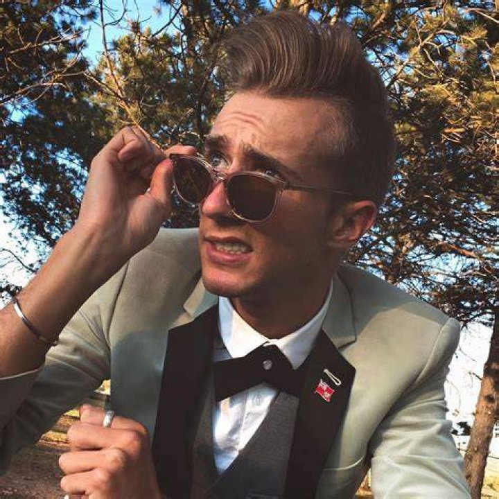 Unleash The Power Of Storytelling: B. Dylan Hollis