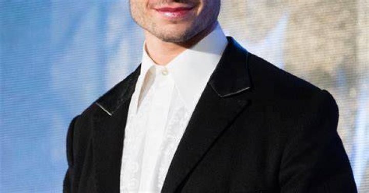 Unveiling Ezra Miller's Stature: What's The Star's Height?