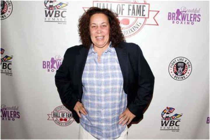 Unveiling Lisa Holewyne's Net Worth: Secrets Of Financial Success