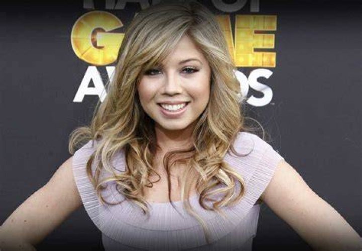 Unveiling The Privacy Invasion: Jennette McCurdy's Hawaii Paparazzi Experience