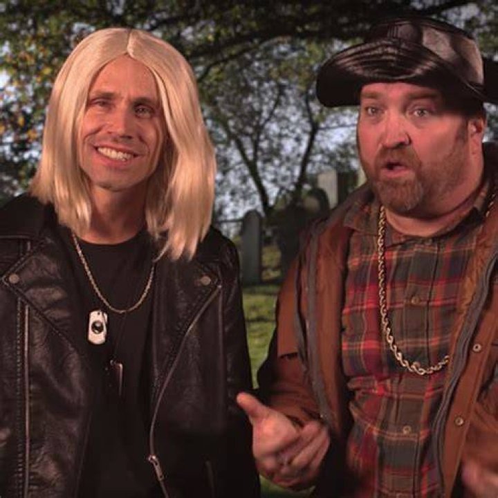 Watch the Hocus Pocus Bullies Recreate Their Hilarious Scene ·