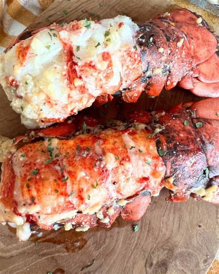 What Red Lobster Cooks Wear