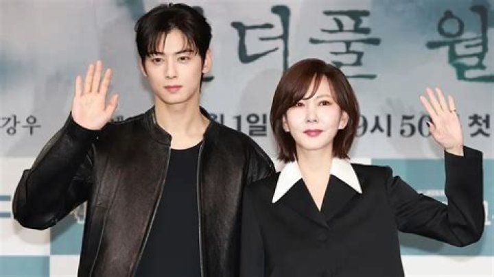 Who's Cha Eun Woo Dating? The Latest Scoop On His Relationship Status